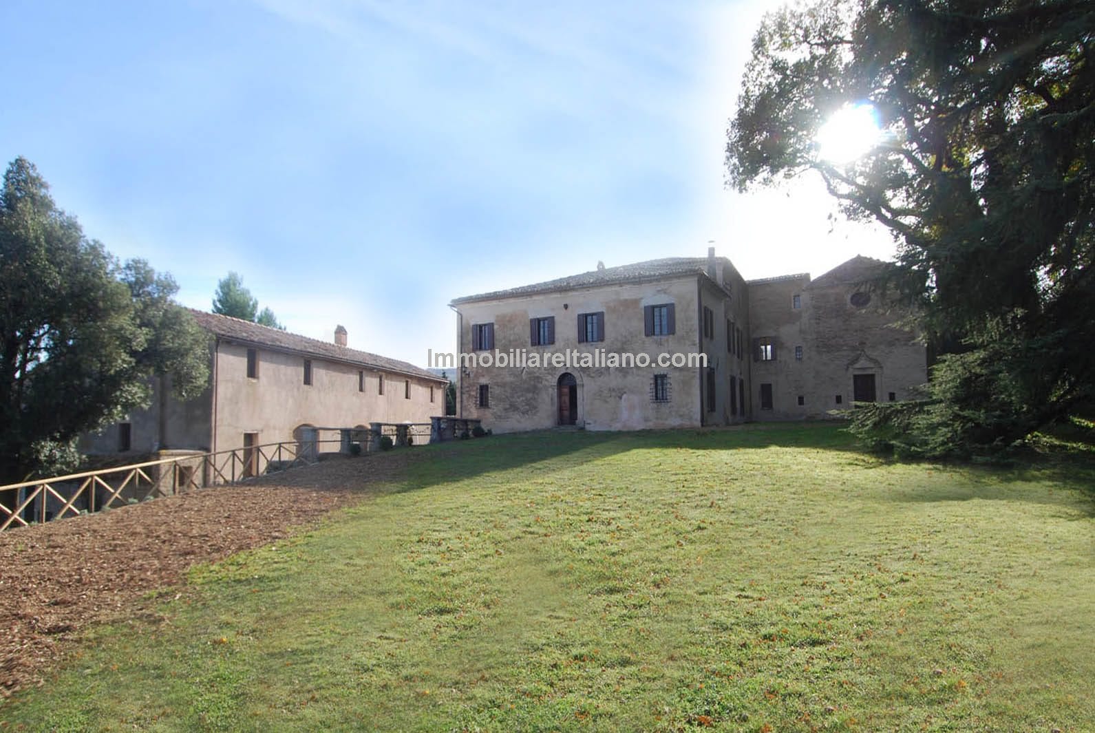 SOLDMarche estate near Arcevia