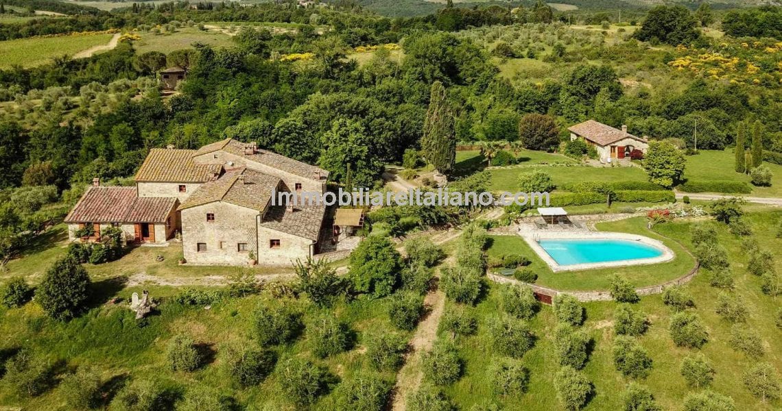 Farmhouse property for sale in Tuscany