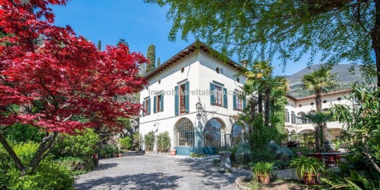 Lakefront Real Estate