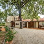 External view of modern villa near Montespertoli and Florence