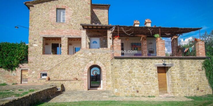 Tuscan farmhouse for sale