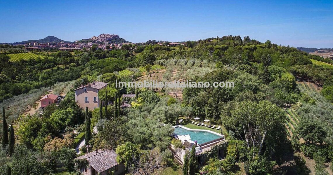 Luxury holiday complex for sale in Tuscany