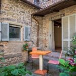 View of courtyard at Anghiari Tuscany apartment for sale