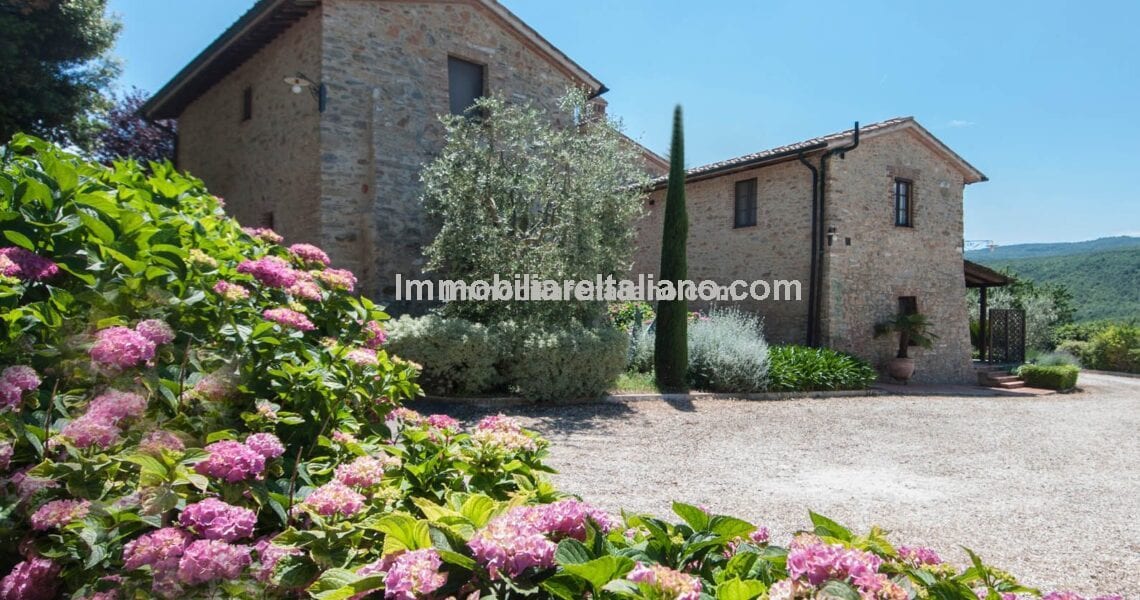 Agriturismo with swimming pool for sale