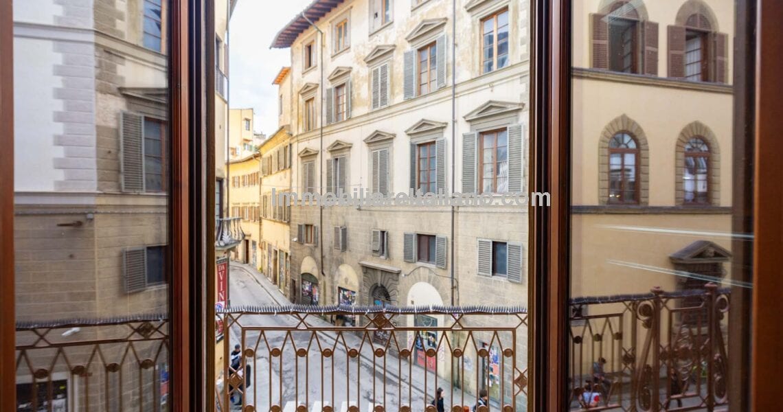 SOLD4 Bedroom Apartment Florence City Centre