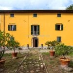 External view of large Arezzo Tuscany villa.