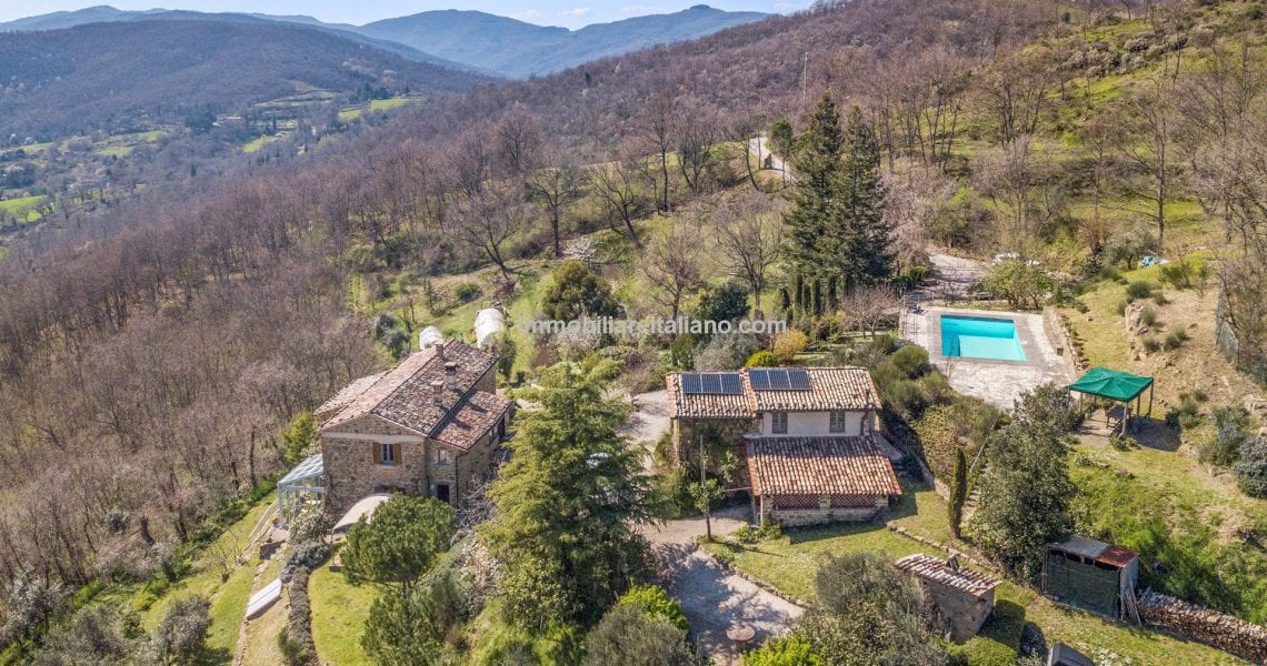 Umbria farmhouse with guest house