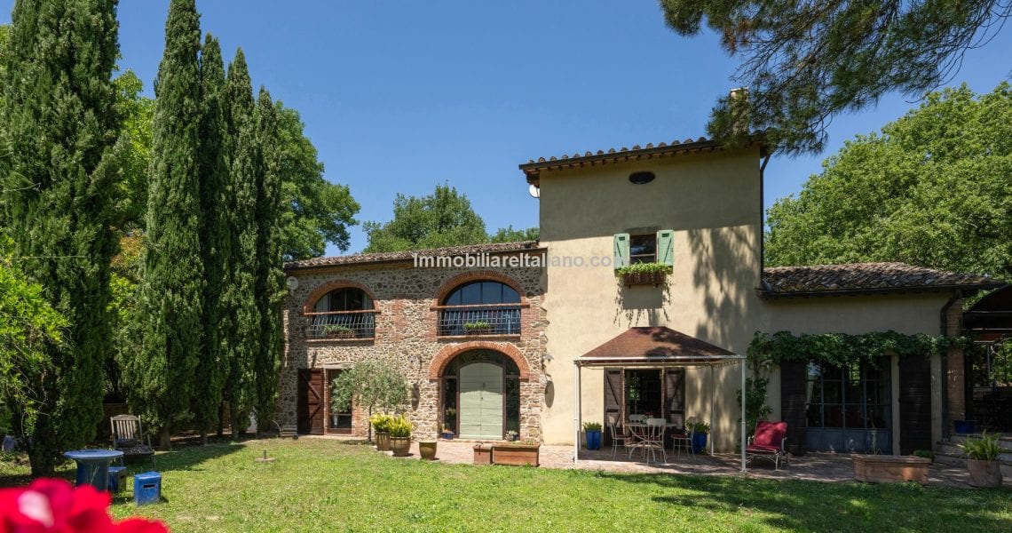 OFF MARKETPretty As A Picture