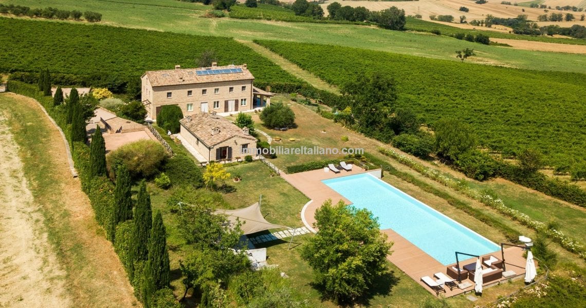 UNDER OFFERVilla in Italy with private pool UNDER OFFERVilla in Italy with private pool