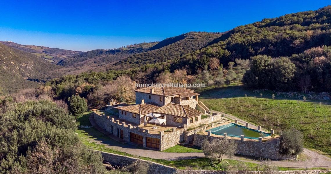 Val d’Orcia Villa for Sale