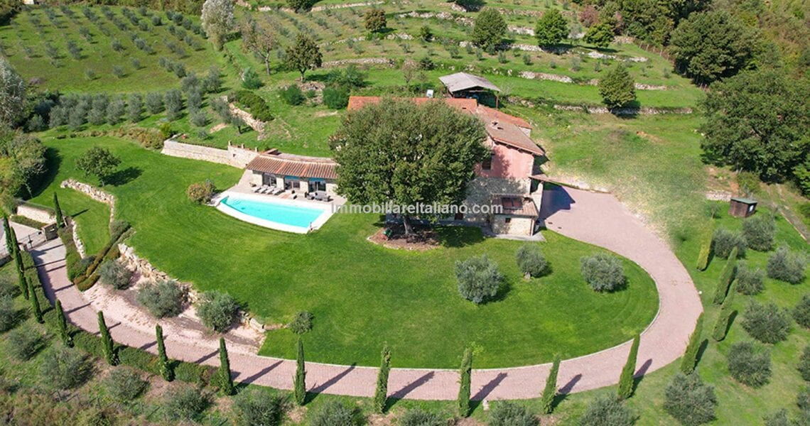 Secluded but not isolated Tuscan property