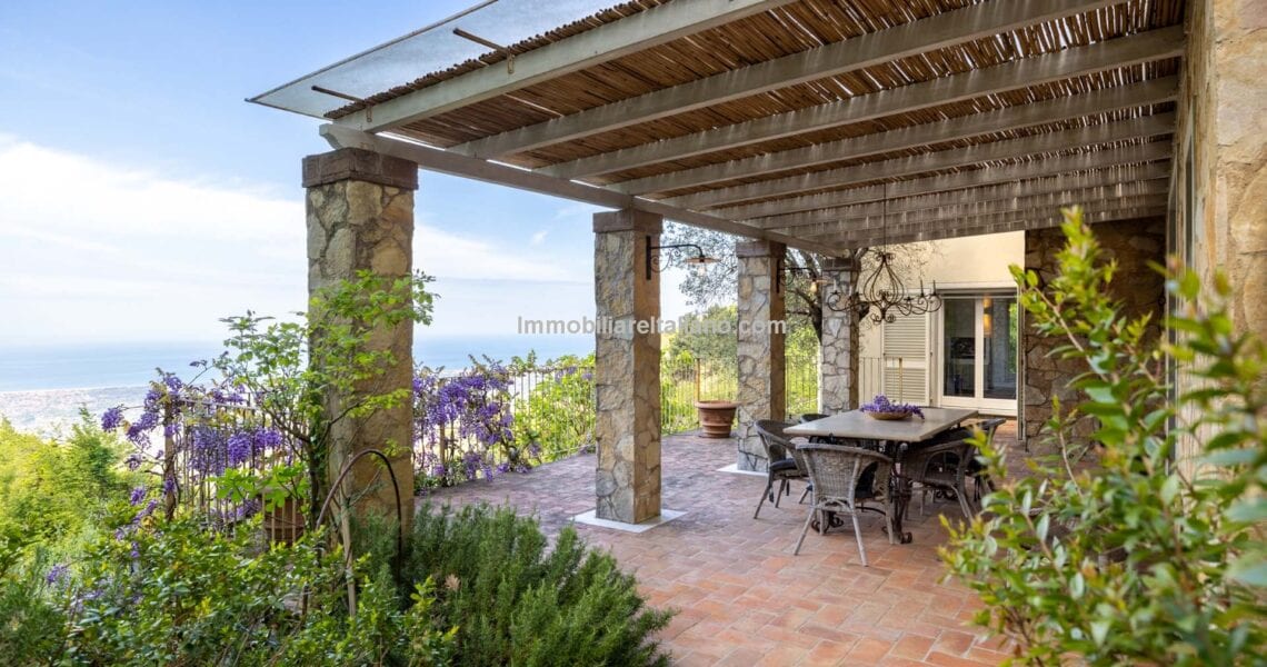 Villa in Italy near beach