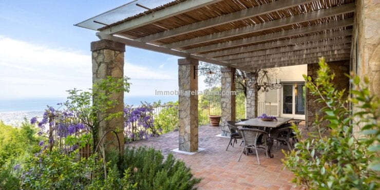 Villa in Italy near beach