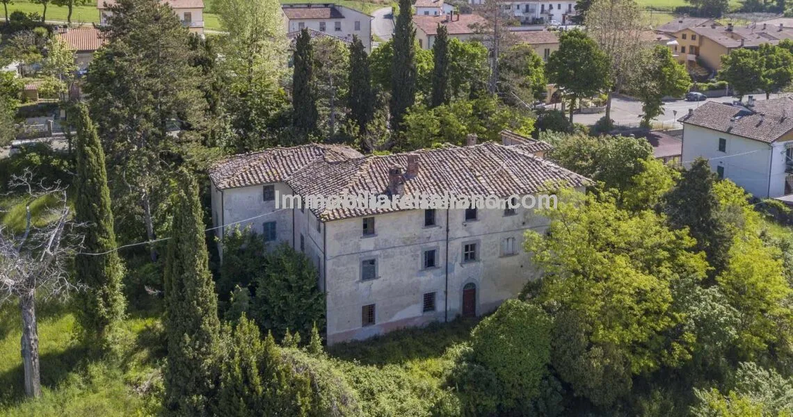 Large Tuscan Villa