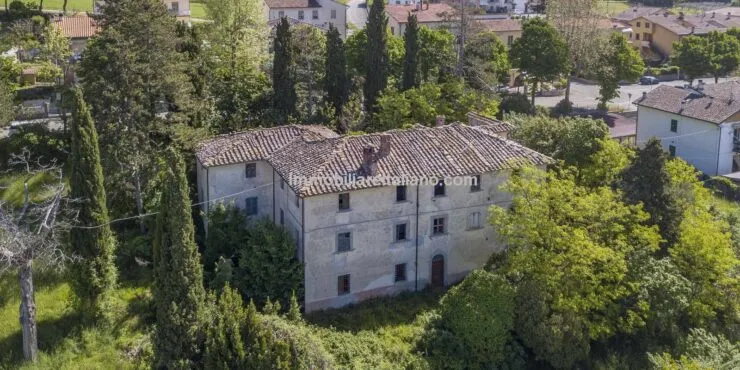 Large Tuscan Villa