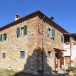 External view of house in Tuscany for sale