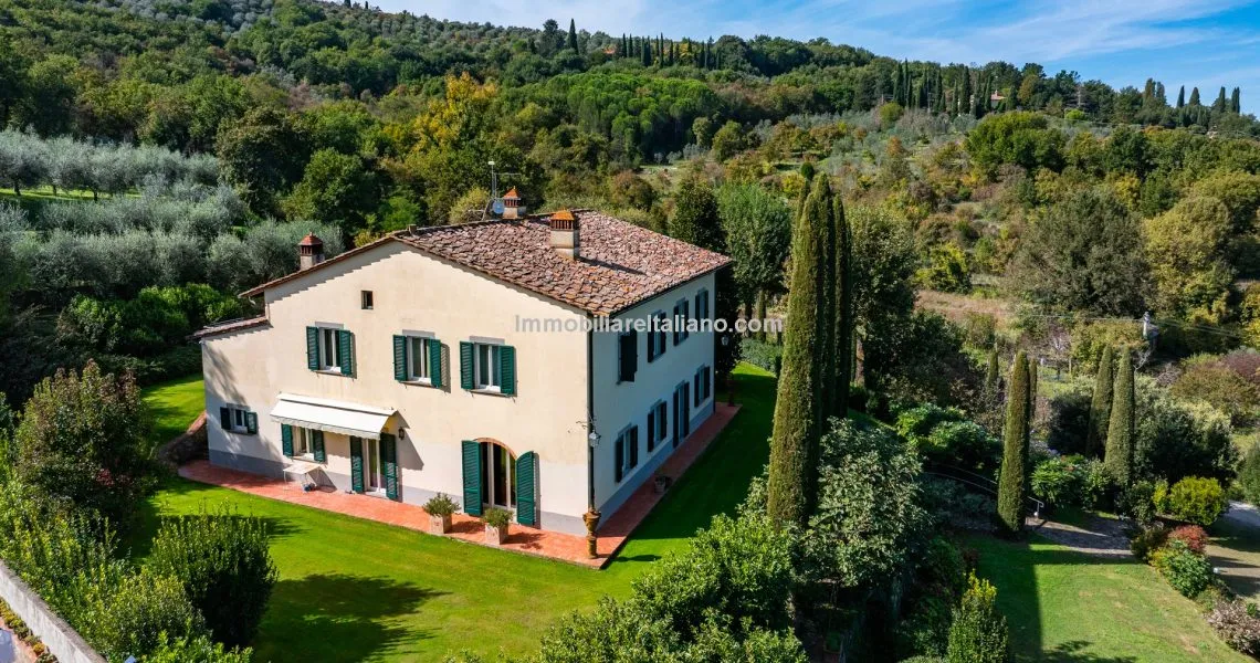 Villa in Tuscany for sale
