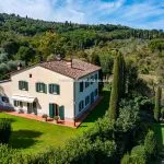 View of villa for sale in Tuscany near Arezzo city centre