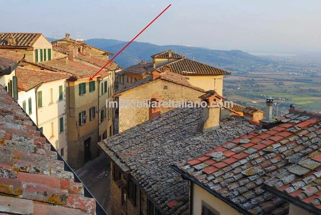 Cortona Apartment For Sale