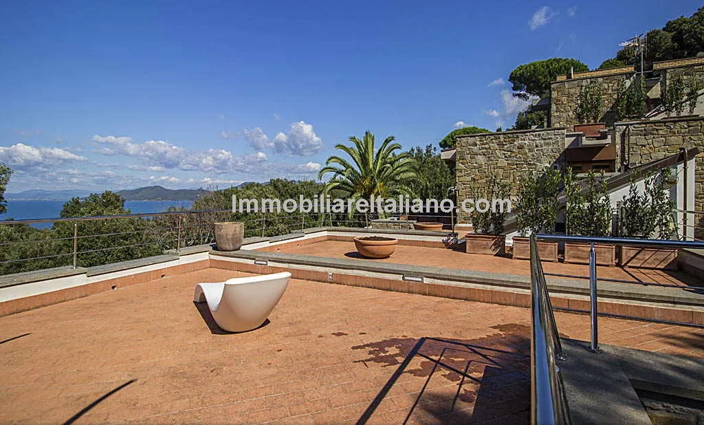 SOLDNew build villa Tuscany with pool sea views