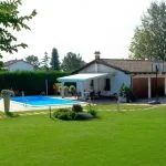 Ravenna villa property. Close to Ravenna and the Adriatic coast is this 3 bed villa with 2 bed dependance, gardens with pool for sale.