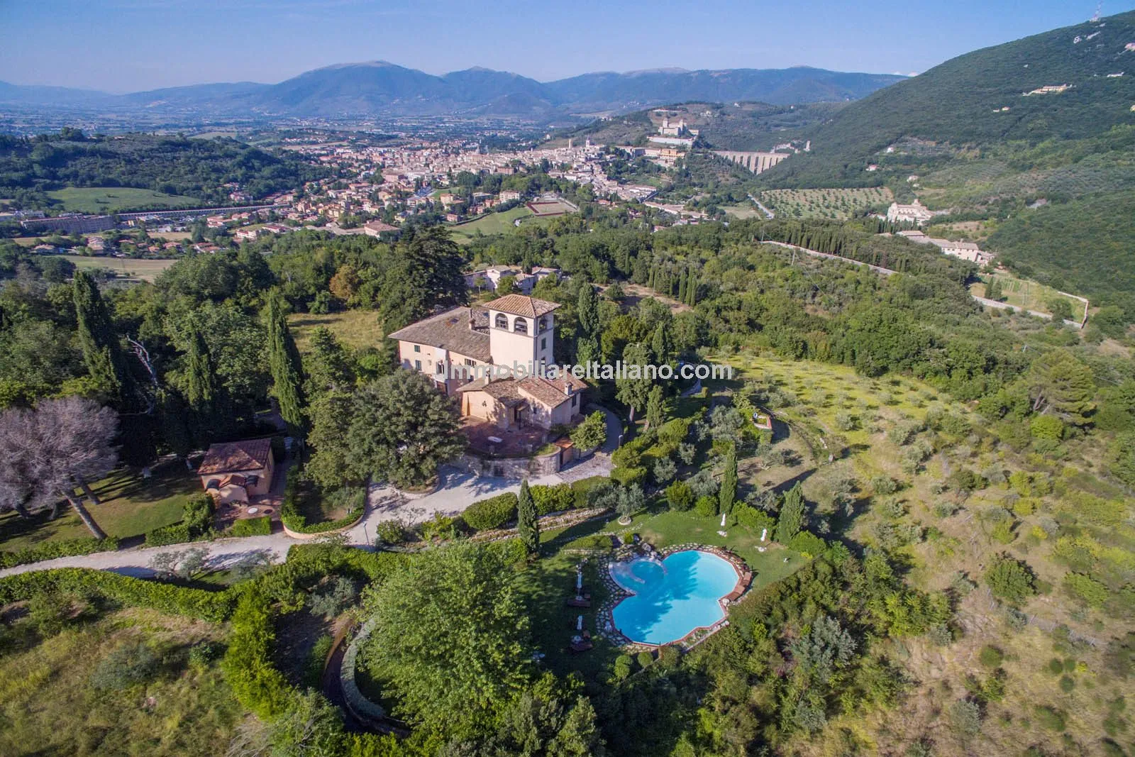 SOLDSpoleto Umbria large country villa