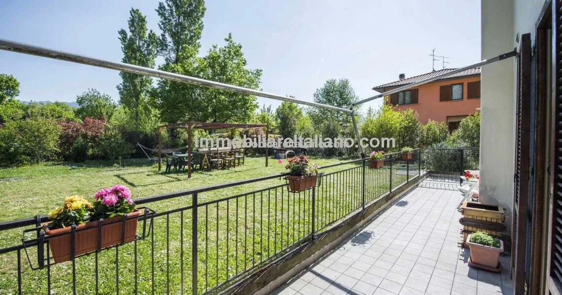 Spacious, quiet Tuscan town centre apartment