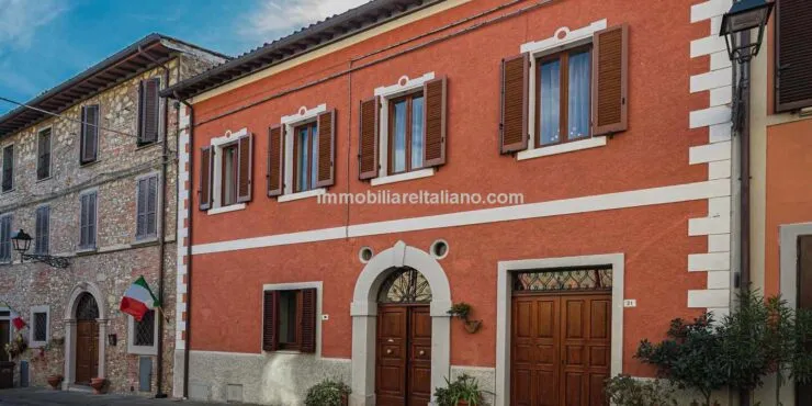 OFF MARKETTownhouse Home