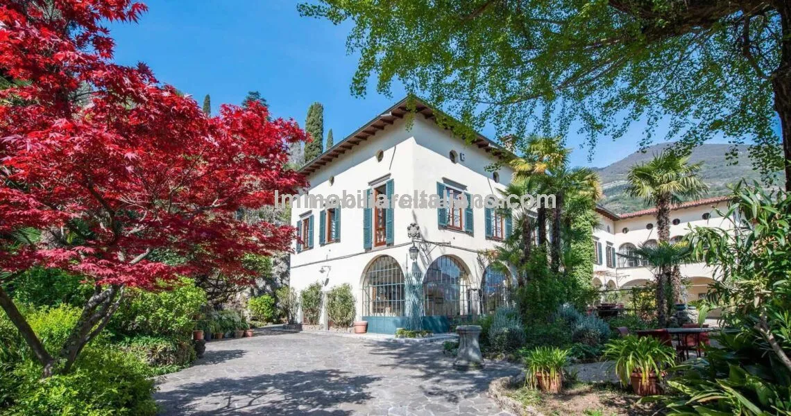 Lakefront Real Estate