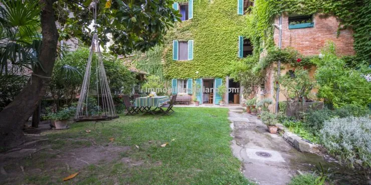 UNDER CONTRACTSansepolcro Townhouse