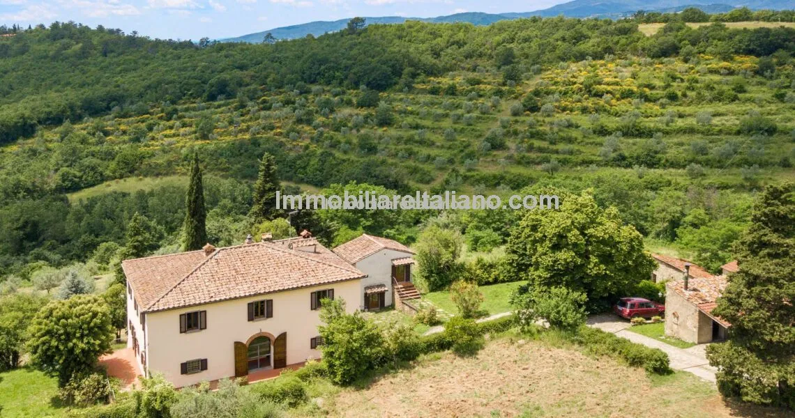Farmhouse for sale in Italy