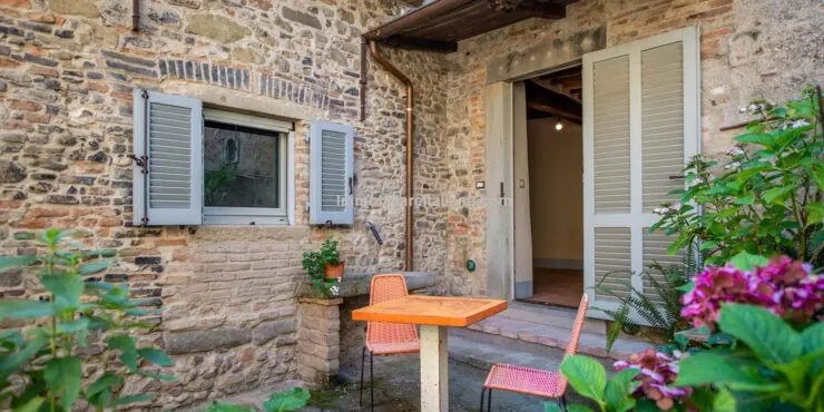 UNDER OFFERAnghiari Apartment Property