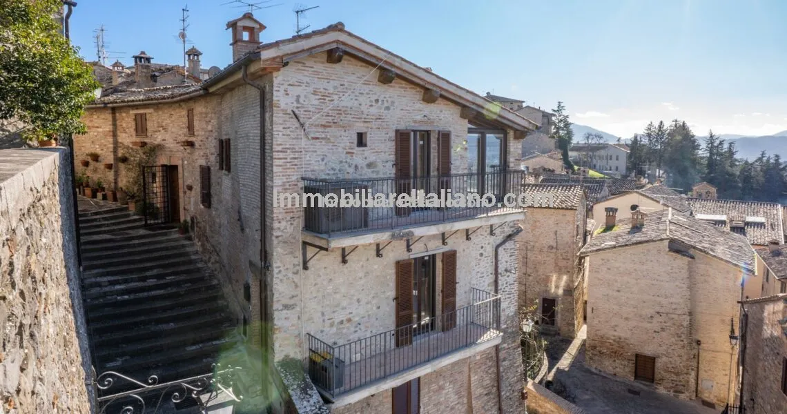 OFF MARKETHouse in Italy