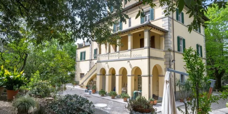 Large Villa With Pool In Umbria