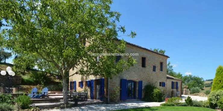 Marche farmhouse villa