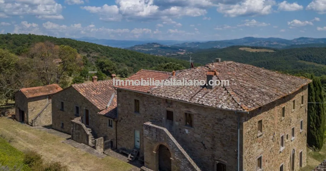 Tuscan Farmhouse and Annexes Tuscan Farmhouse and Annexes