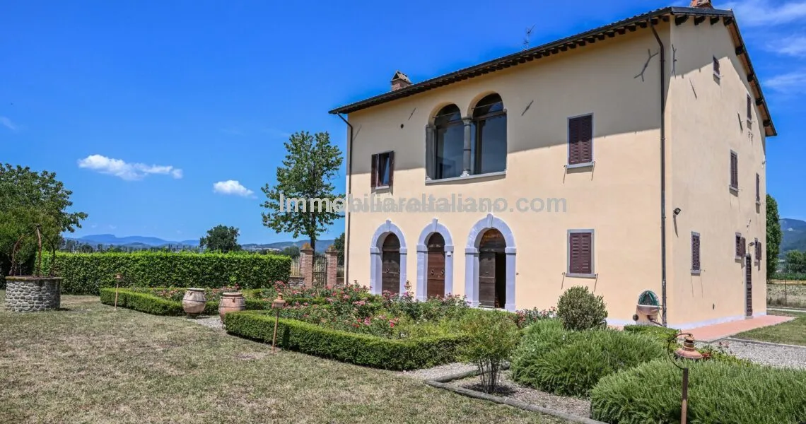 SOLDCountry House of Distinction