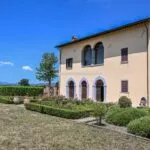 External view of Tuscan countryside farmhouse villa