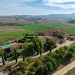 External view of Tuscany villa and pool.