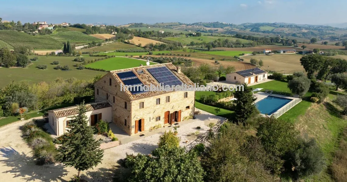 Villa In Italy With Pool