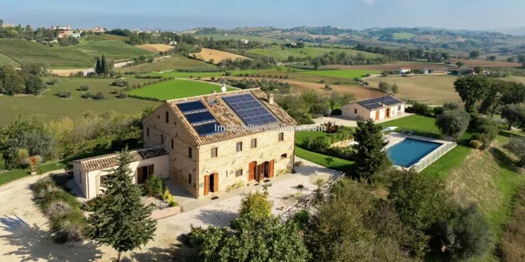 Villa In Italy With Pool