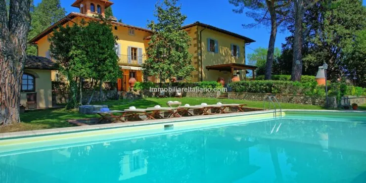 Large Luxury Villa in Tuscany with pool