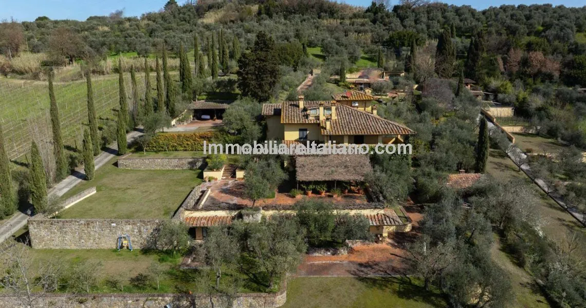 Small estate in Tuscany
