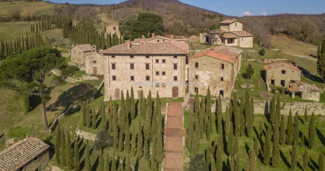 Tuscan Hamlet and Farmhouses to Restore Tuscan Hamlet and Farmhouses to Restore