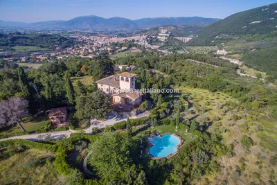 SOLDSpoleto Umbria large country villa