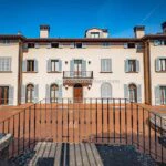 External View of prestige Tuscan villa home