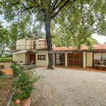 External view of modern villa near Montespertoli and Florence