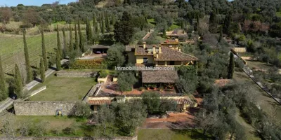 Small estate in Tuscany