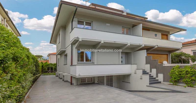 Luxury Tuscan villa for sale. Marina di Pietrasanta, Forte dei Marmi
