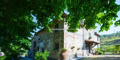 Large farmhouse – Pistoia Tuscany